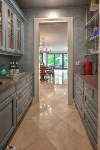 5 Burnett Rd, Mendham Twp., NJ 07945