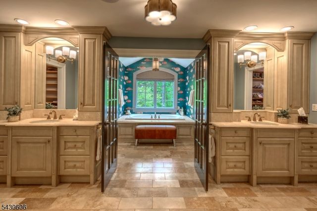 5 Burnett Rd, Mendham Twp., NJ 07945
