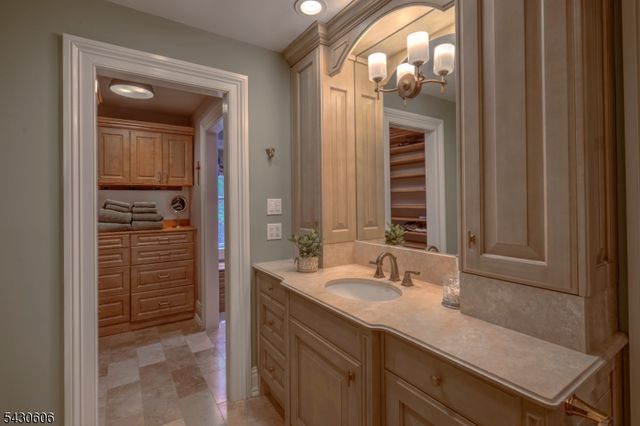5 Burnett Rd, Mendham Twp., NJ 07945