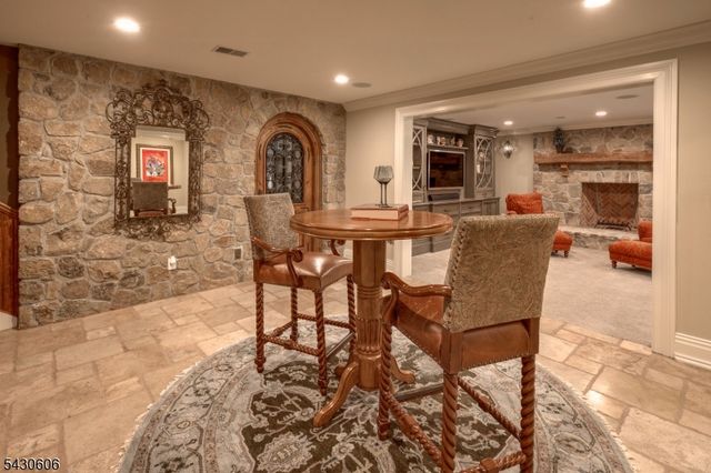 5 Burnett Rd, Mendham Twp., NJ 07945