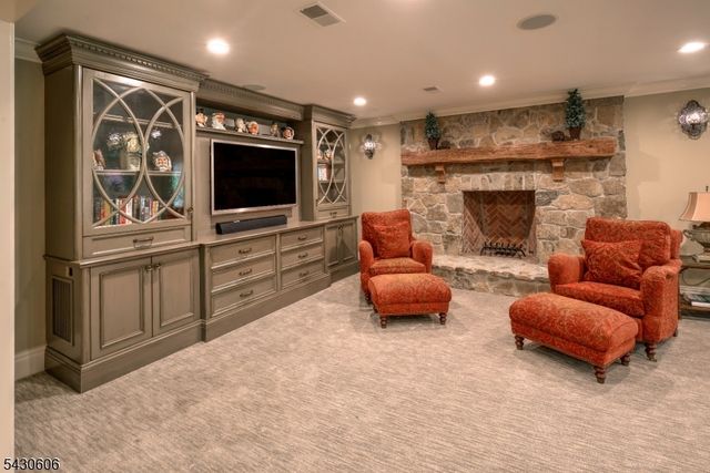 5 Burnett Rd, Mendham Twp., NJ 07945