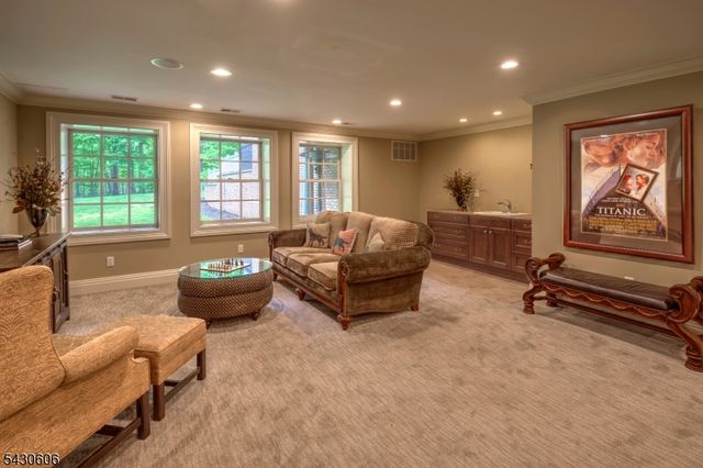 5 Burnett Rd, Mendham Twp., NJ 07945