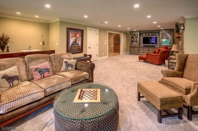 5 Burnett Rd, Mendham Twp., NJ 07945