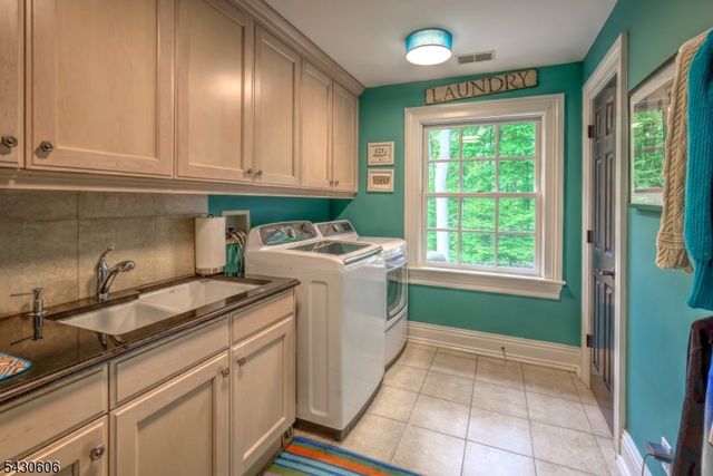 5 Burnett Rd, Mendham Twp., NJ 07945
