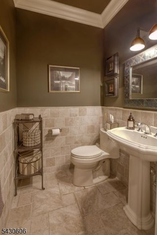5 Burnett Rd, Mendham Twp., NJ 07945