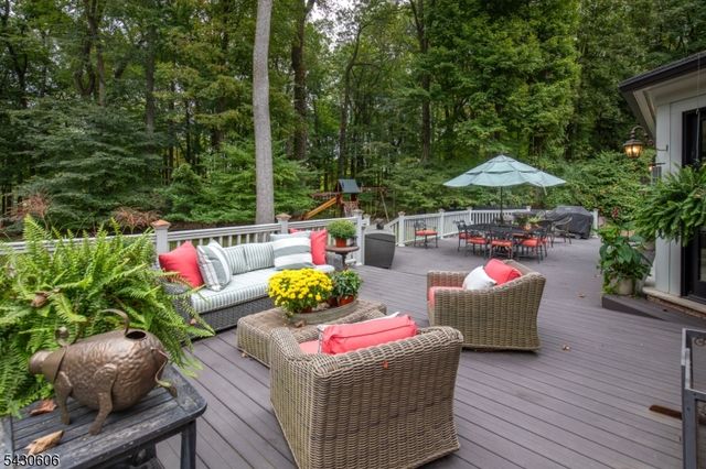 5 Burnett Rd, Mendham Twp., NJ 07945