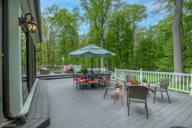 5 Burnett Rd, Mendham Twp., NJ 07945