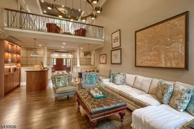 5 Burnett Rd, Mendham Twp., NJ 07945