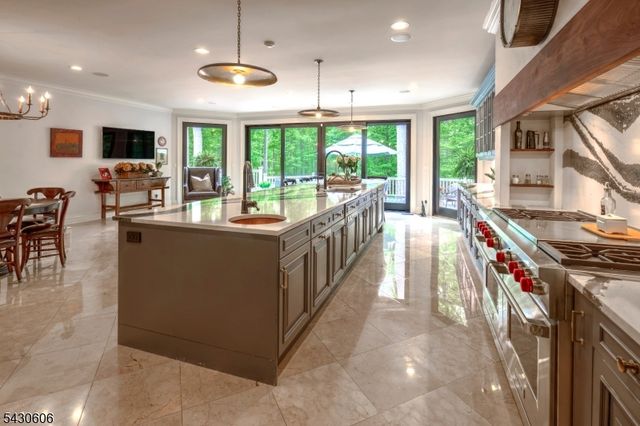 5 Burnett Rd, Mendham Twp., NJ 07945