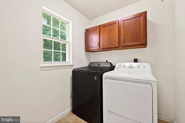 9242 MATTHEW DR, Manassas Park, VA 20111