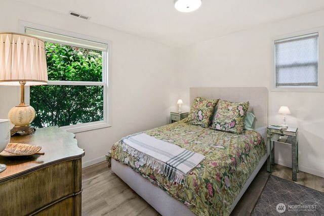 8623 30th Avenue NE, Seattle, WA 98115
