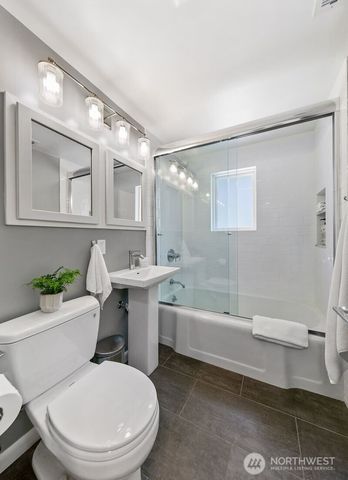 8623 30th Avenue NE, Seattle, WA 98115