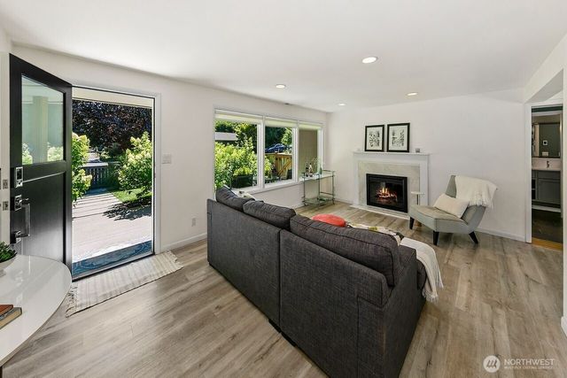 8623 30th Avenue NE, Seattle, WA 98115