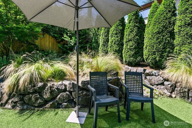 8623 30th Avenue NE, Seattle, WA 98115