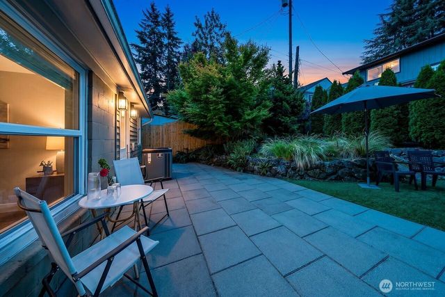 8623 30th Avenue NE, Seattle, WA 98115