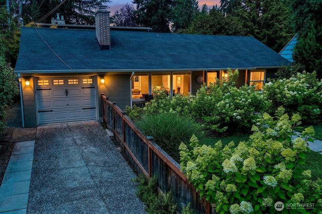 8623 30th Avenue NE, Seattle, WA 98115