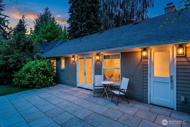 8623 30th Avenue NE, Seattle, WA 98115