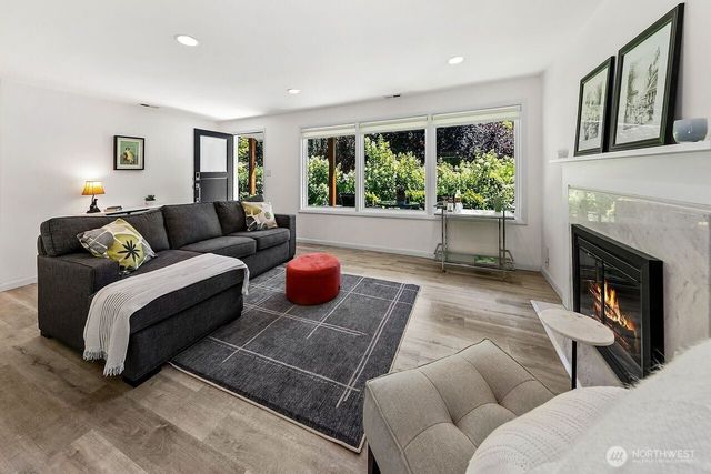 8623 30th Avenue NE, Seattle, WA 98115