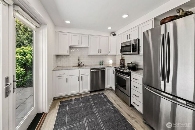 8623 30th Avenue NE, Seattle, WA 98115