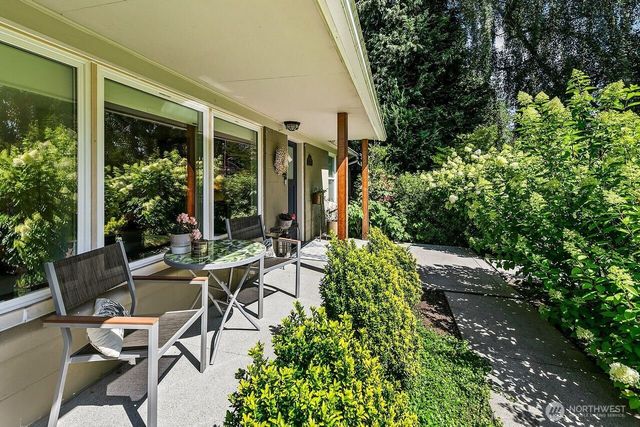 8623 30th Avenue NE, Seattle, WA 98115