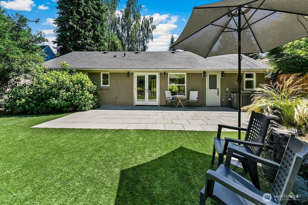 8623 30th Avenue NE, Seattle, WA 98115