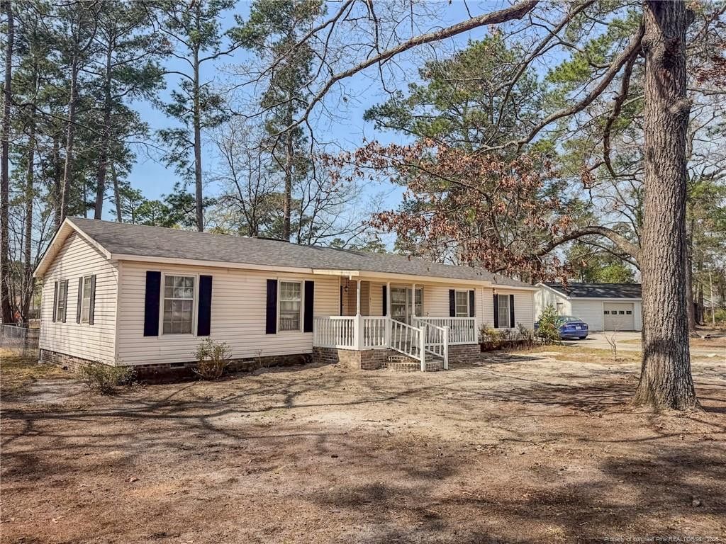 575 Veterans Road, Saint Pauls, NC 28384