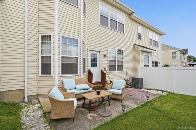 58 Cobblestone Lane, Middletown, NY 10940