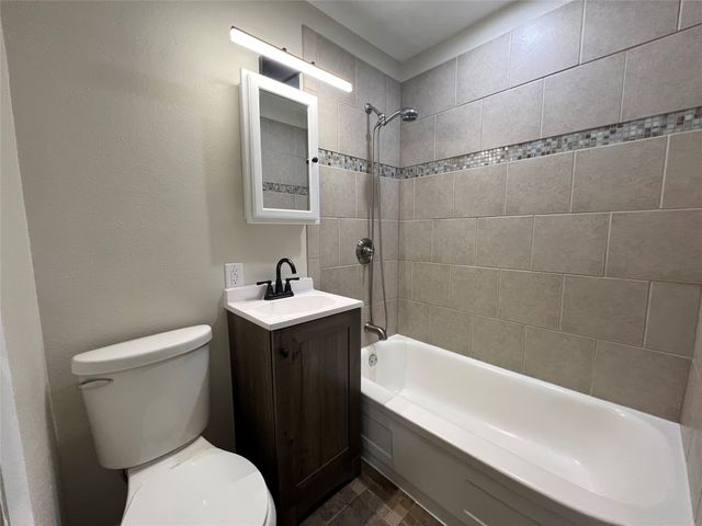 2105 S 5th Avenue E, Newton, IA 50208