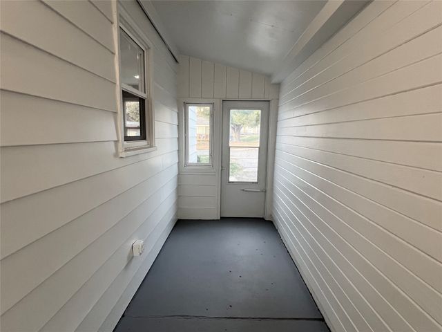 2105 S 5th Avenue E, Newton, IA 50208