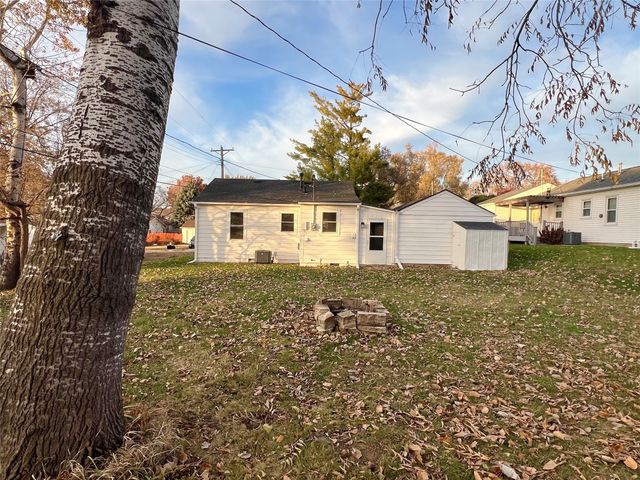 2105 S 5th Avenue E, Newton, IA 50208
