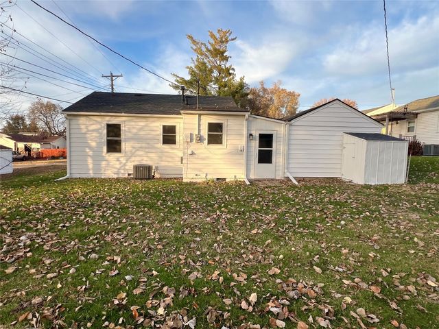 2105 S 5th Avenue E, Newton, IA 50208