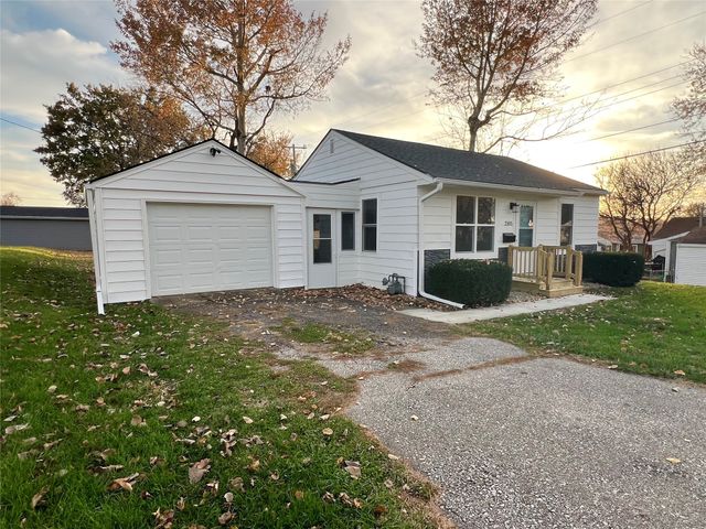 2105 S 5th Avenue E, Newton, IA 50208