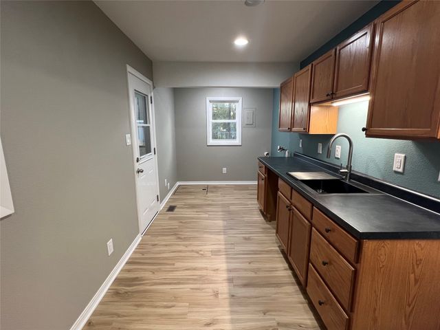 2105 S 5th Avenue E, Newton, IA 50208