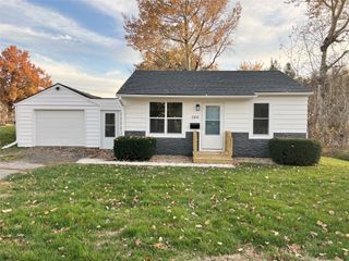 2105 S 5th Avenue E, Newton, IA 50208