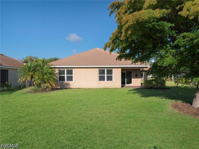 2897 Apple Blossom DR, Alva, FL 33920
