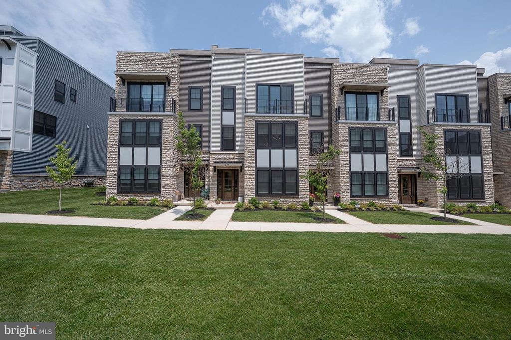 345 HORSESHOE TRAIL, Newtown Square, PA 19073