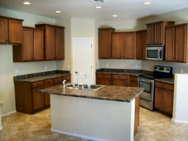 2333 W Mila Way, San Tan Valley, AZ 85144