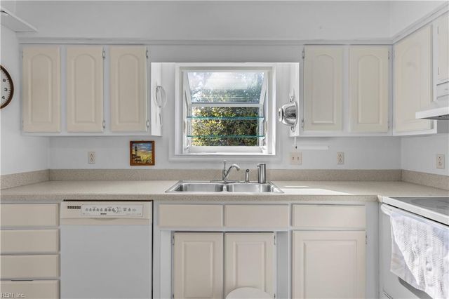 1604 Macguffie CT, Virginia Beach, VA 23464