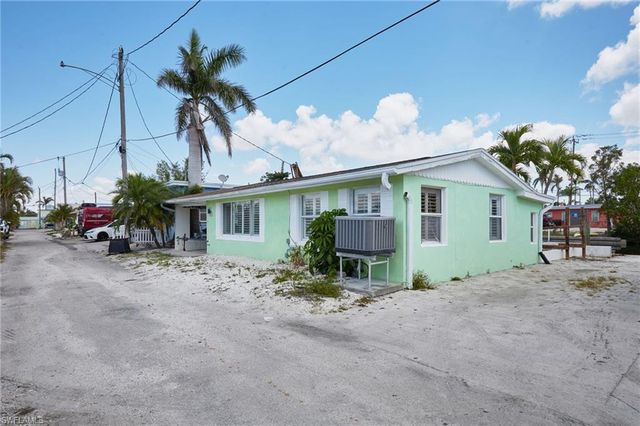 2647 Pine ST, Matlacha, FL 33993