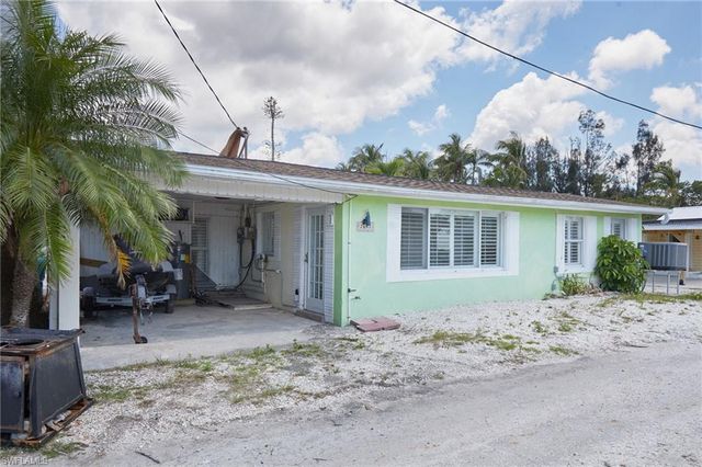 2647 Pine ST, Matlacha, FL 33993