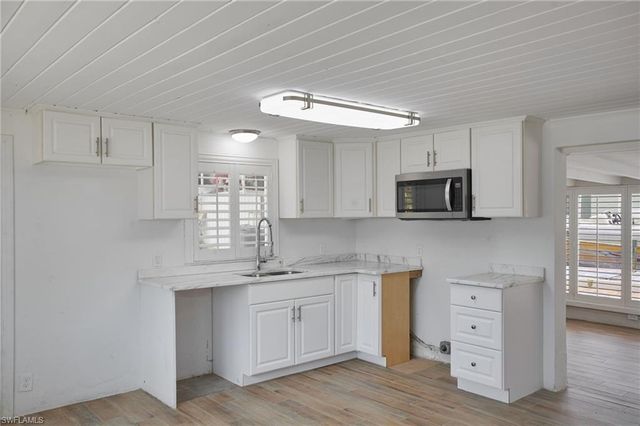2647 Pine ST, Matlacha, FL 33993