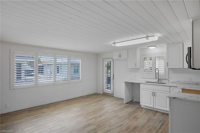 2647 Pine ST, Matlacha, FL 33993