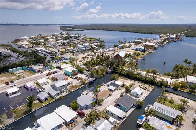 2647 Pine ST, Matlacha, FL 33993
