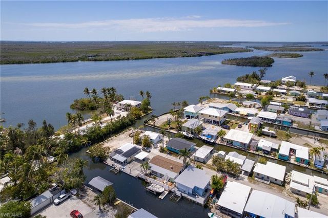 2647 Pine ST, Matlacha, FL 33993