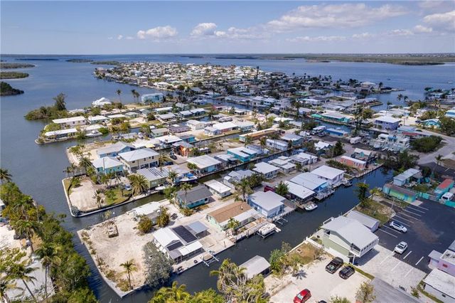 2647 Pine ST, Matlacha, FL 33993