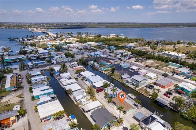 2647 Pine ST, Matlacha, FL 33993