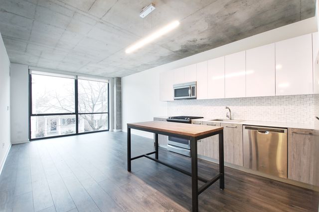 1714 W Roscoe Street 402, Chicago, IL 60657