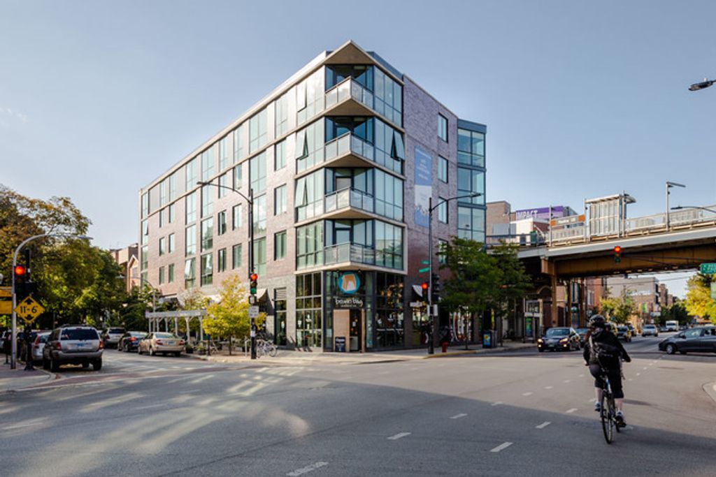 1714 W Roscoe Street 402, Chicago, IL 60657