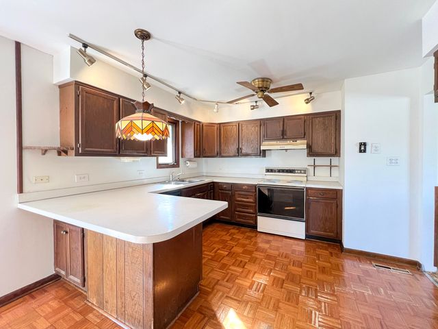 7431 W 83rd Lane, Crown Point, IN 46307