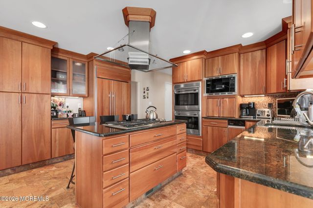 7 Monroe Drive, Marlboro, NJ 07746